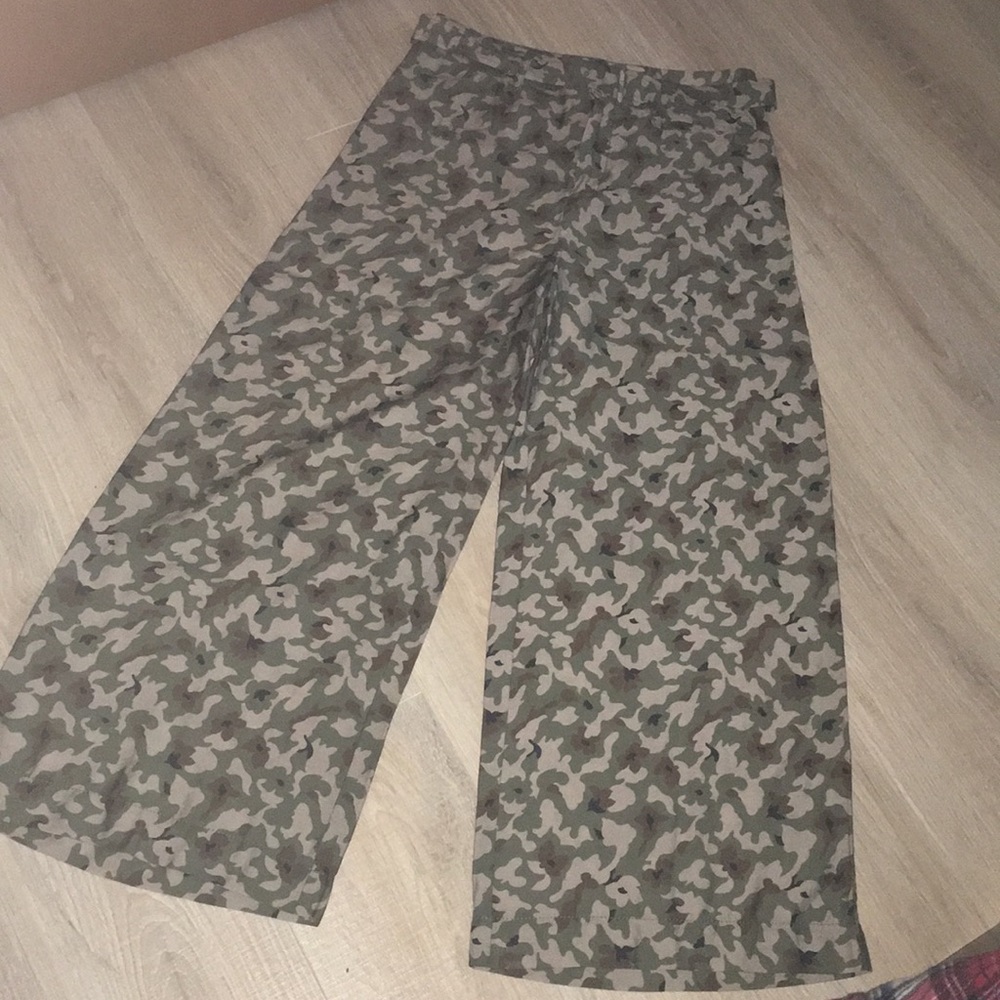 NEW LISTING- NWOT CAMO WIDE LEGS PANTS